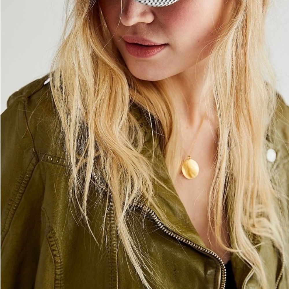 Free People - Wild Leather jacket 🔥 worn once olive green
Style No: 65638132 - Picture 4 of 6